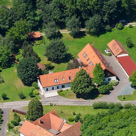 Kuerbishof Gartner Villa Fehring Bagian luar foto