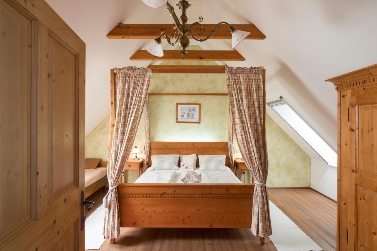Kuerbishof Gartner Villa Fehring Bagian luar foto