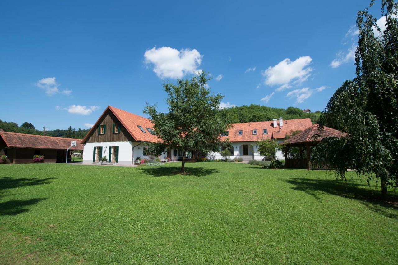 Kuerbishof Gartner Villa Fehring Bagian luar foto
